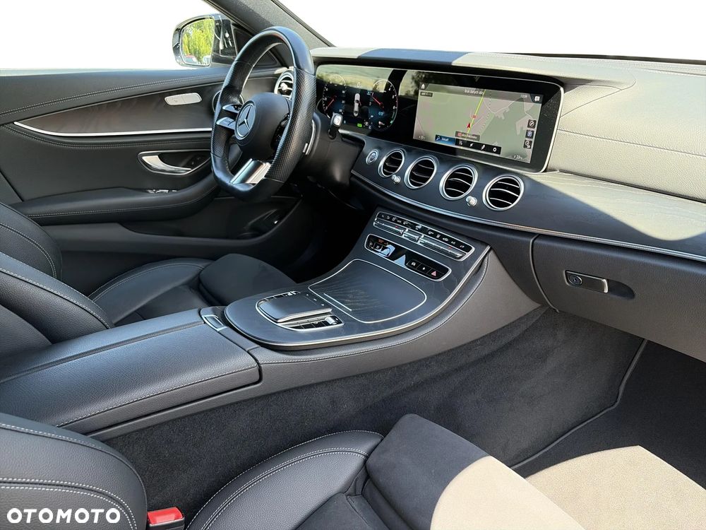 Mercedes-Benz Klasa E 300 de AMG - 30