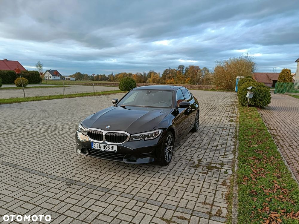 BMW Seria 3 330i xDrive Sport Line - 2