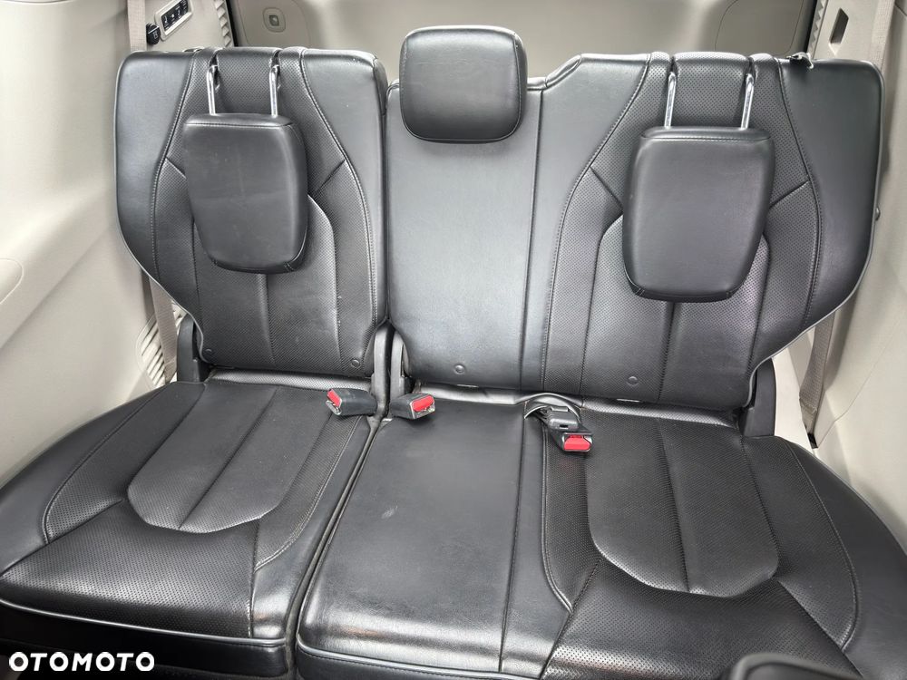 Chrysler Pacifica - 8