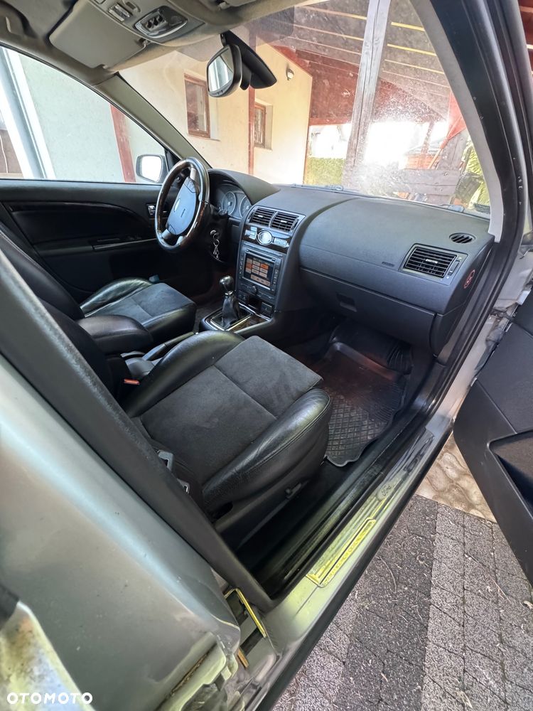 Ford Mondeo 2.0 TDCI DPF Ghia - 6
