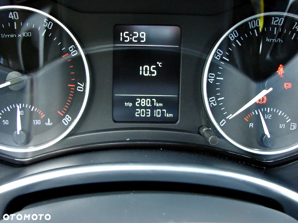 Skoda Octavia 1.6 Combi Advance - 30