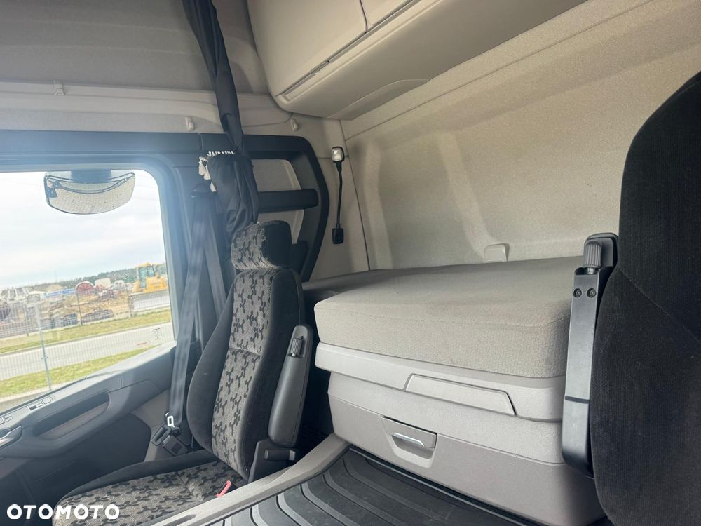 Scania P410/ MEGA LOWDECK/ RUCHOME SIODŁO/ 240Tyskm/ ZAWIESZENIE FULL PODUSZKA/ FULL LEDY/ KLIMA POSTOJOWA - 17