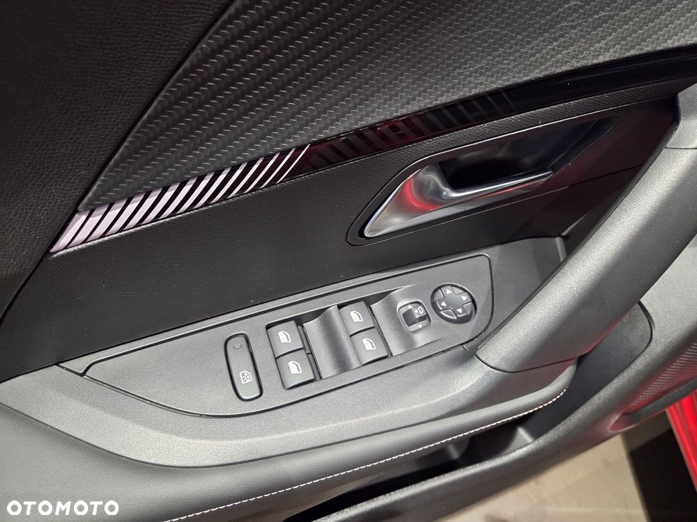 Peugeot 2008 PureTech 130 Allure S&S EAT8 - 12