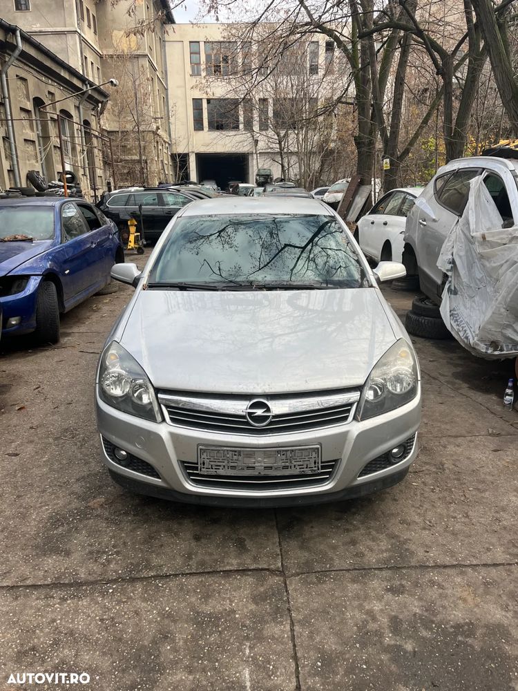Dezmembrez Opel Astra H sedan facelift 1,6 benzina 2008 Z157 argintiu gri - 2
