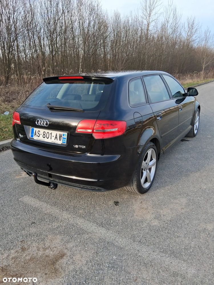 Audi A3 Sportback 1.6 TDI DPF S line Sportpaket - 9