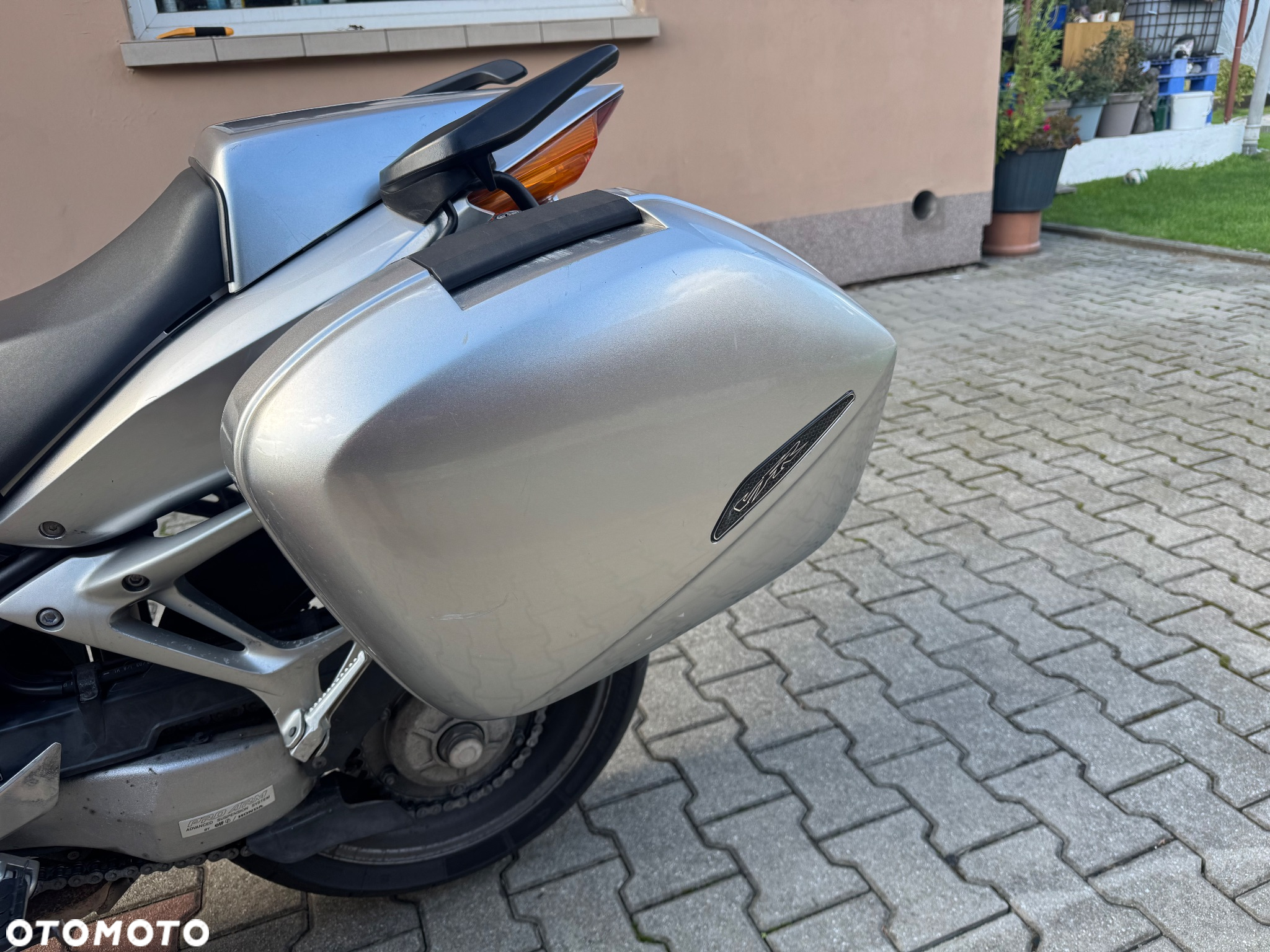 Honda VFR - 12