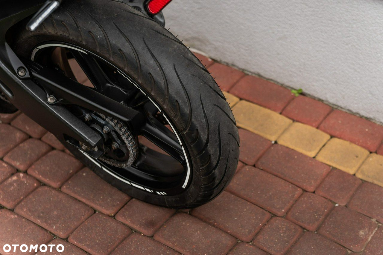 Yamaha YZF - 8