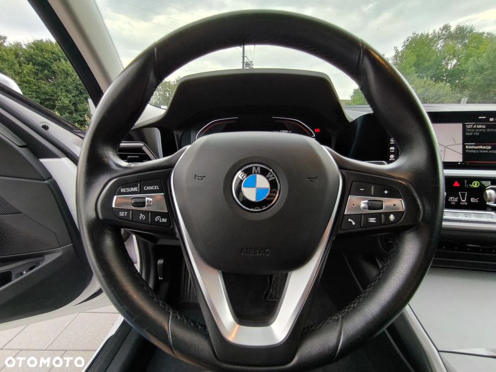 BMW Seria 3 318i - 33