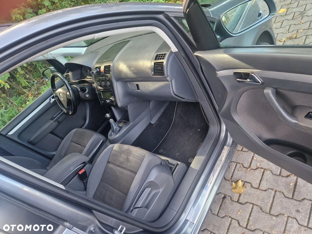 Volkswagen Touran - 16