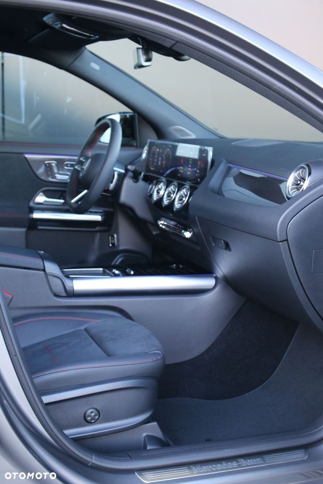 Mercedes-Benz GLA - 29