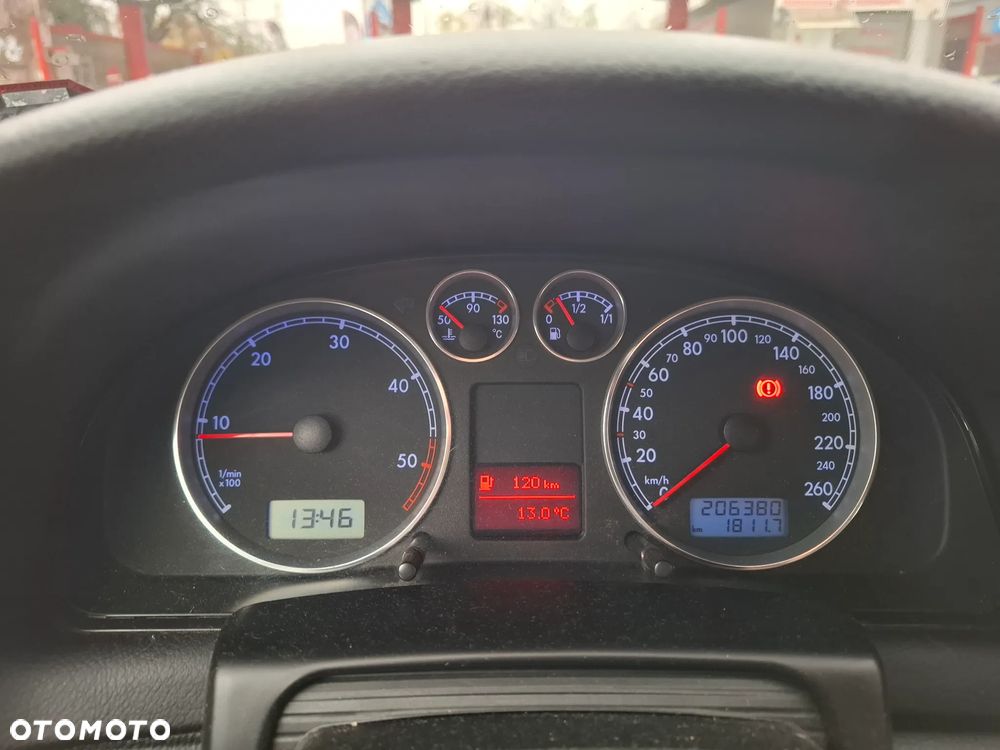 Volkswagen Passat 1.9 TDI Comfortline - 13