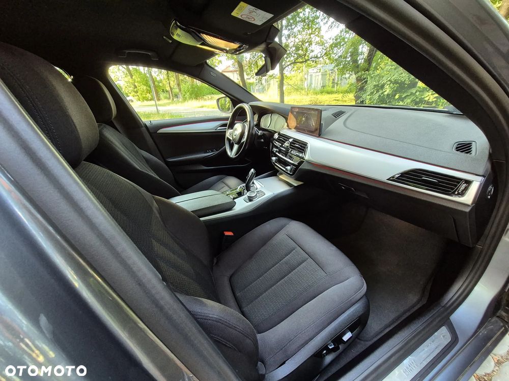 BMW Seria 5 520d xDrive - 14