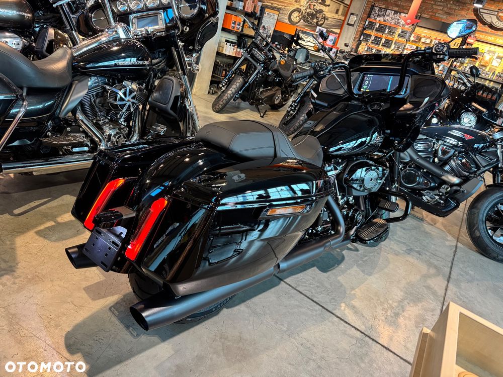Harley-Davidson Touring Road Glide - 2