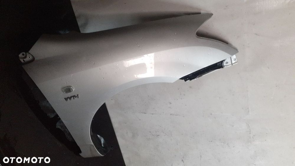 * TOYOTA COROLLA E12 BŁOTNIK PRZEDNI PRAWA 199 SREBRNY - 2