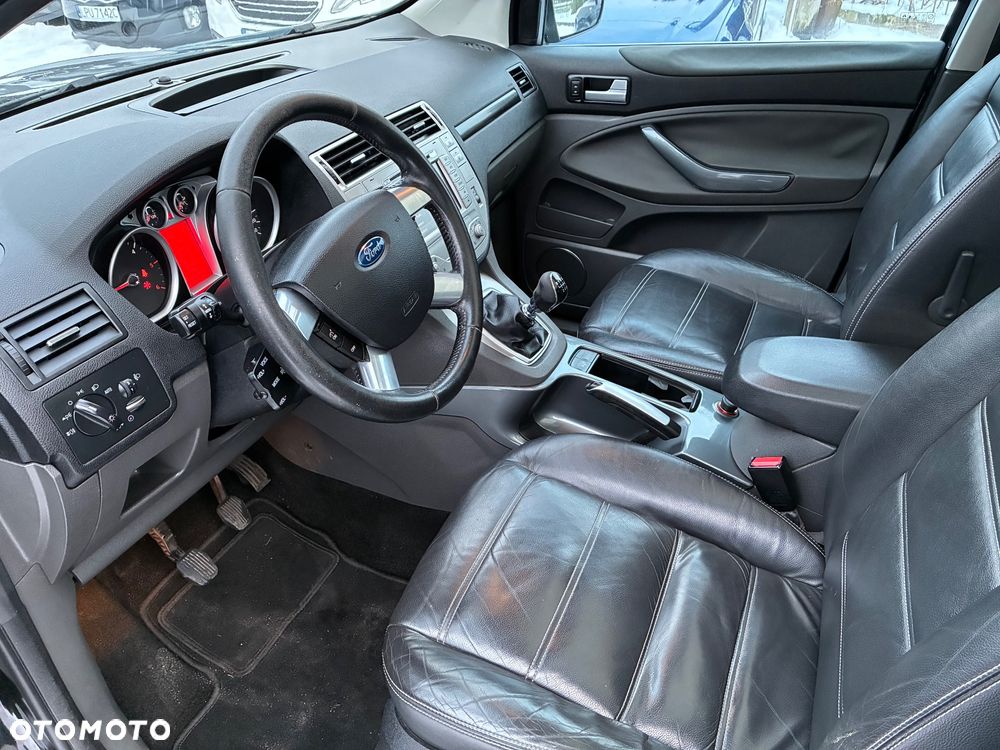 Ford Kuga 2.0 TDCi 2x4 Titanium - 8