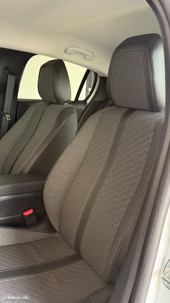 Peugeot 208 1.2 Hybrid Allure e-DCS6 - 4