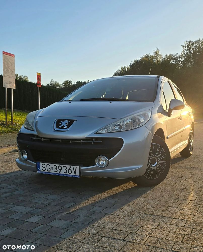 Peugeot 207 - 1