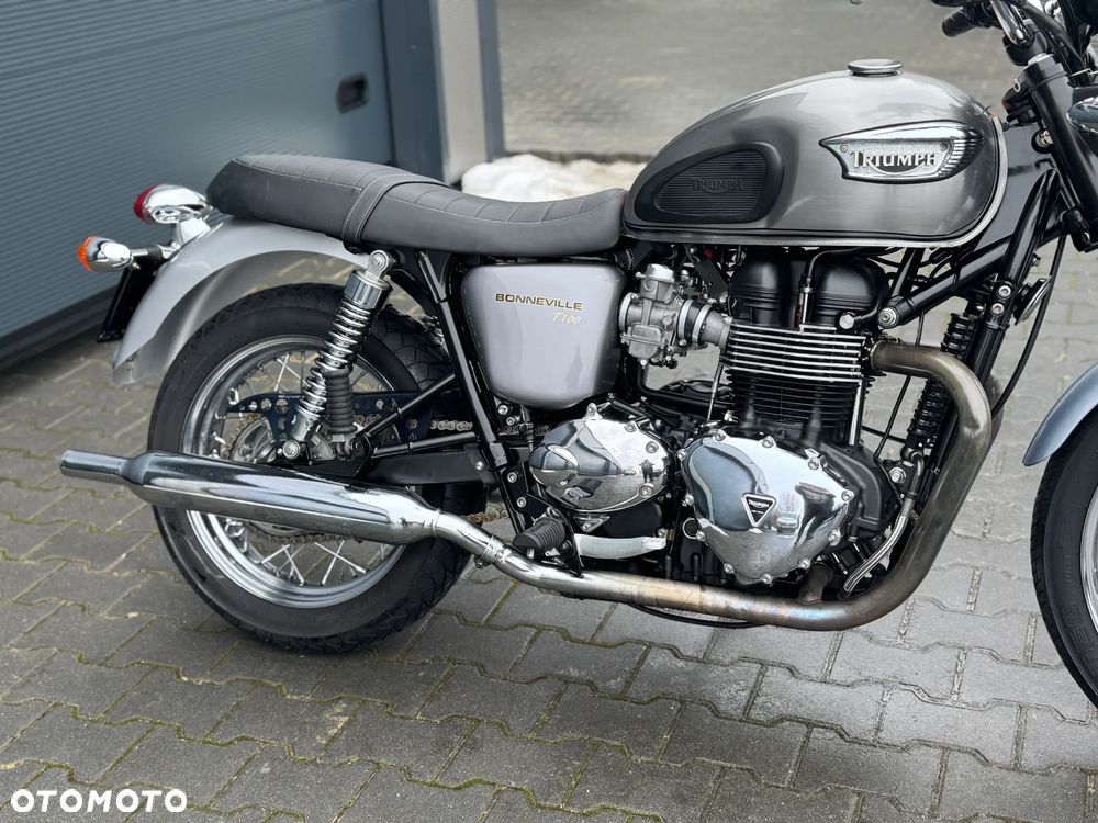 Triumph Bonneville - 9