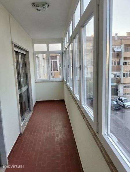 Arrenda-se T3 renovado em Odivelas com garagem - Grande imagem: 4/8