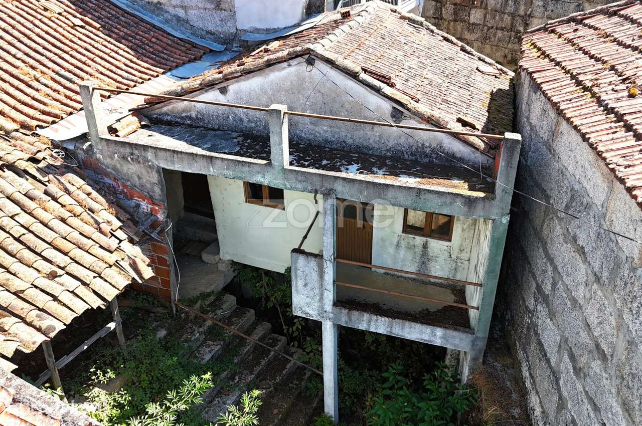 Moradia T4 para Recuperar em Chaves - Grande imagem: 2/15