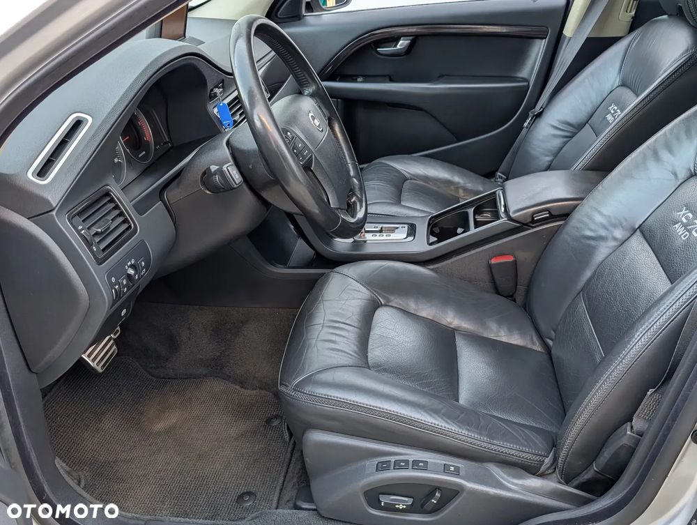Volvo XC 70 D5 AWD Momentum - 16