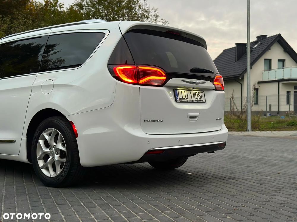 Chrysler Pacifica - 8