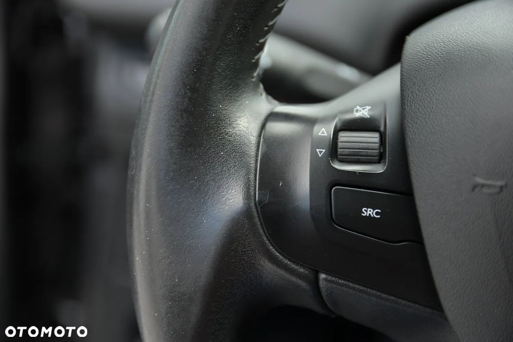 Peugeot 208 - 30