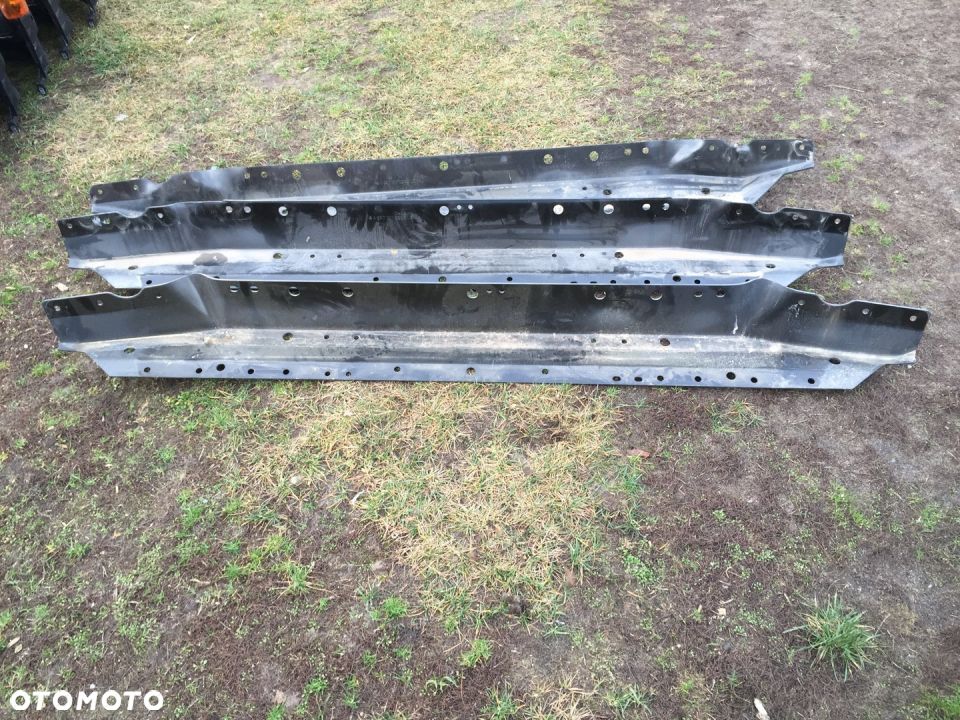 Belka przednia zewnętrzna część Mercedes Atego - 1