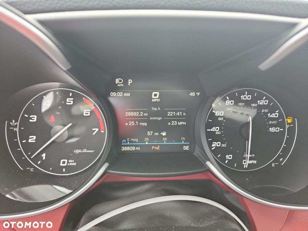 Alfa Romeo Giulia 2.0 Turbo 16V AT8-Q4 Ti - 11