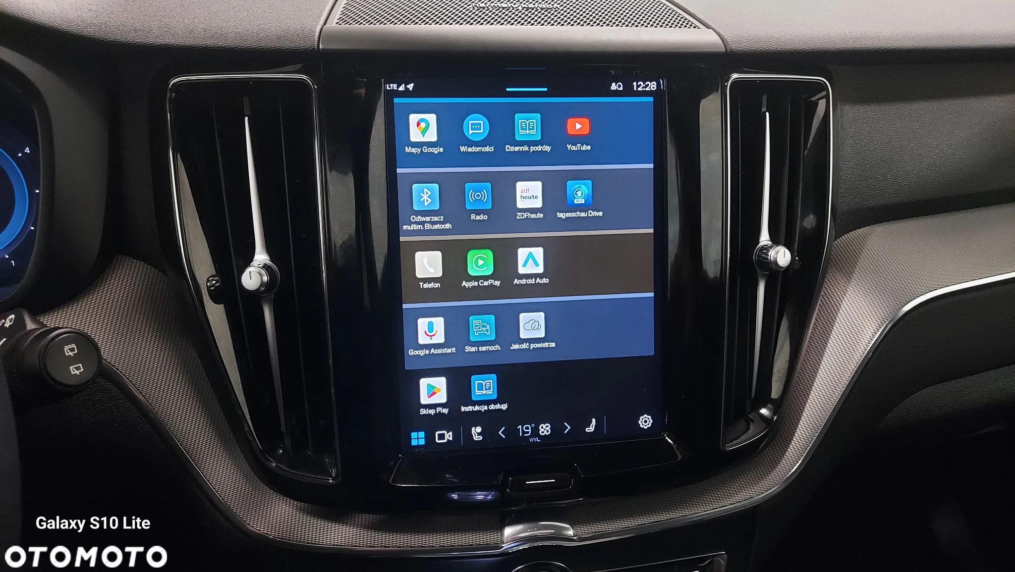 Volvo XC 60 B4 D AWD Plus Dark - 31