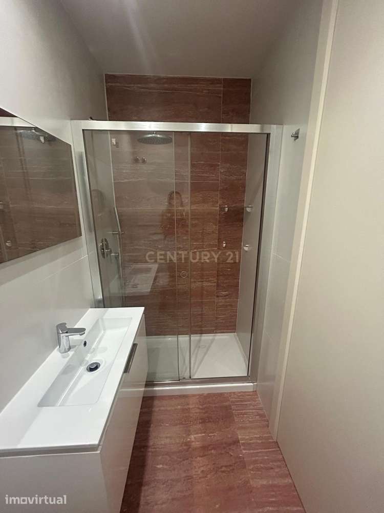 Apartamento T2 para Arrendamento em Santo António - Grande imagem: 2/6