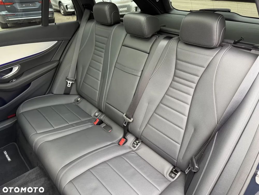 Mercedes-Benz Klasa E 300 de 4-Matic AMG - 19