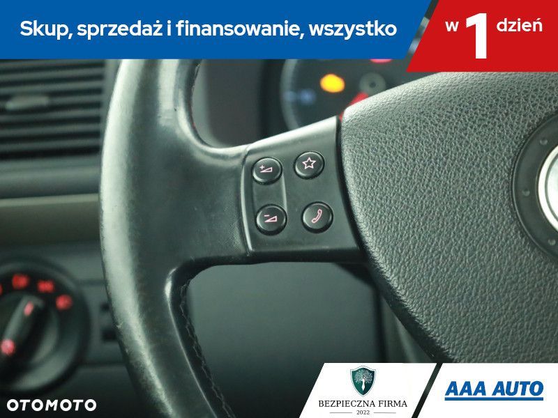 Volkswagen Touran - 18
