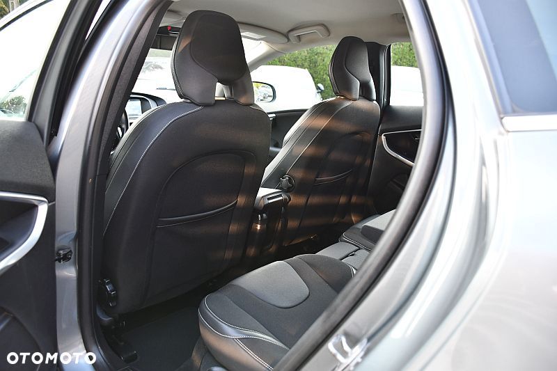 Volvo V40 T3 Momentum - 18