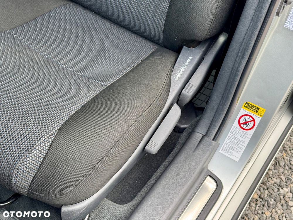 Toyota Avensis 2.2 D-4D Sol Plus - 17