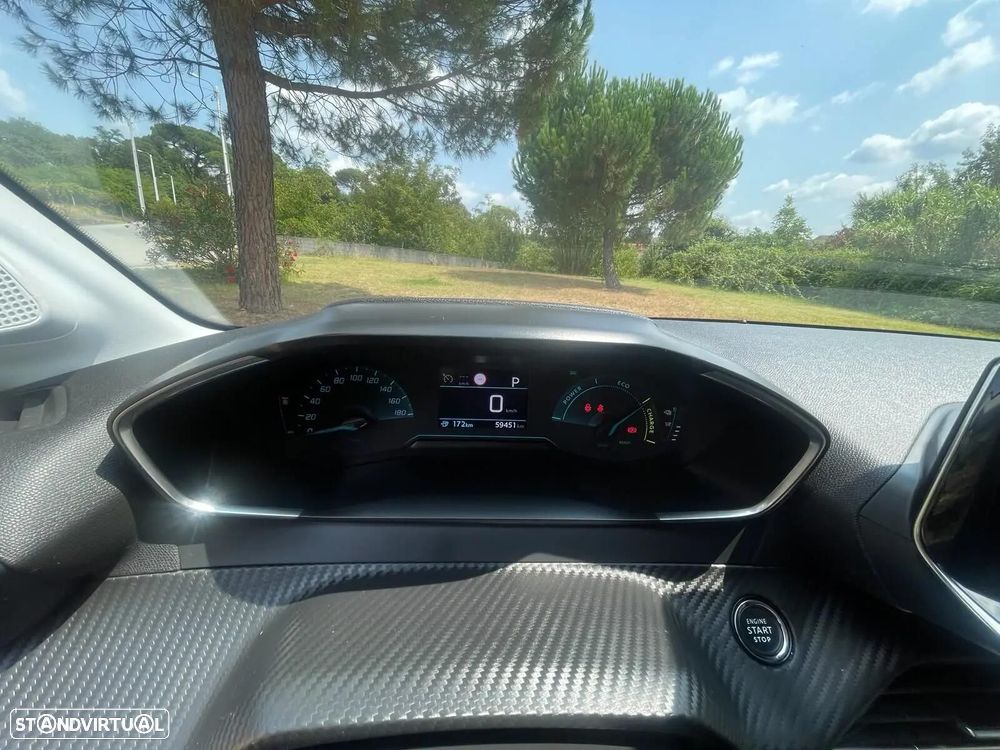 Peugeot e-208 50 kWh Allure Pack — fotografia 33