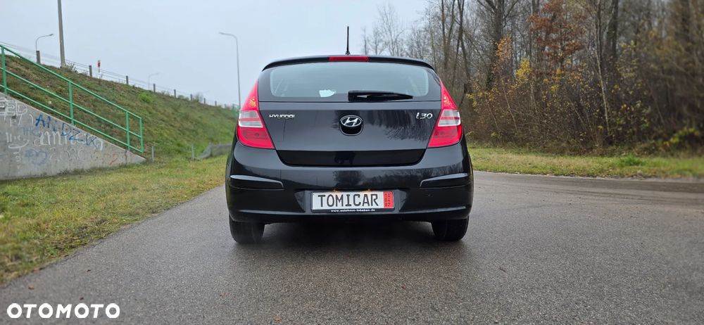 Hyundai i30 1.4 Base + - 9
