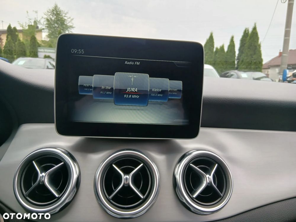 Mercedes-Benz GLA 200 7G-DCT - 14