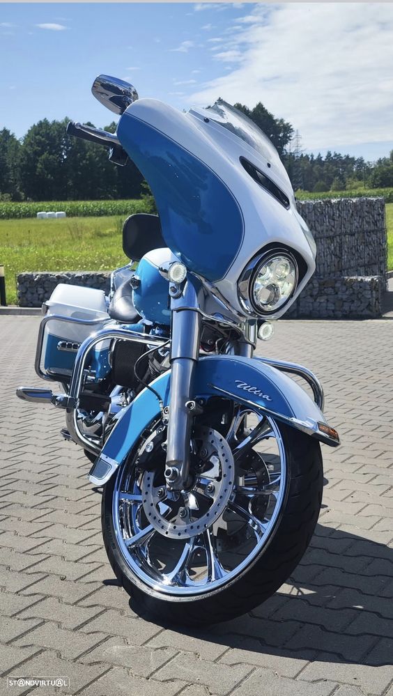 Harley-Davidson FLHRCI Ultra Glide / Street Pack - 1