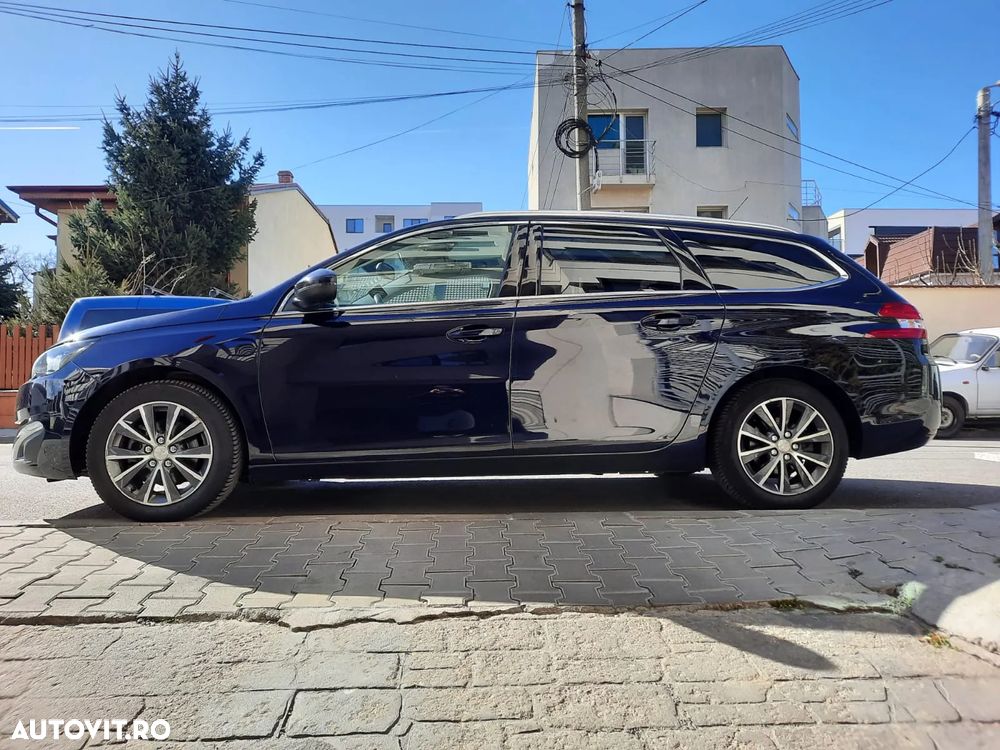 Peugeot 308 1.2 L PureTech Turbo Allure - 1