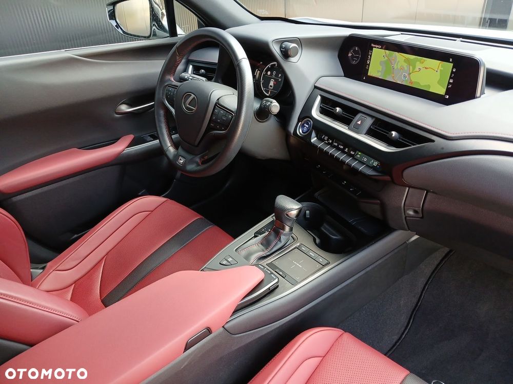 Lexus UX - 31