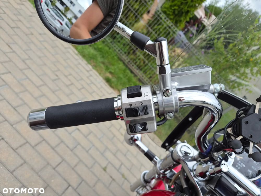 Suzuki Intruder - 15