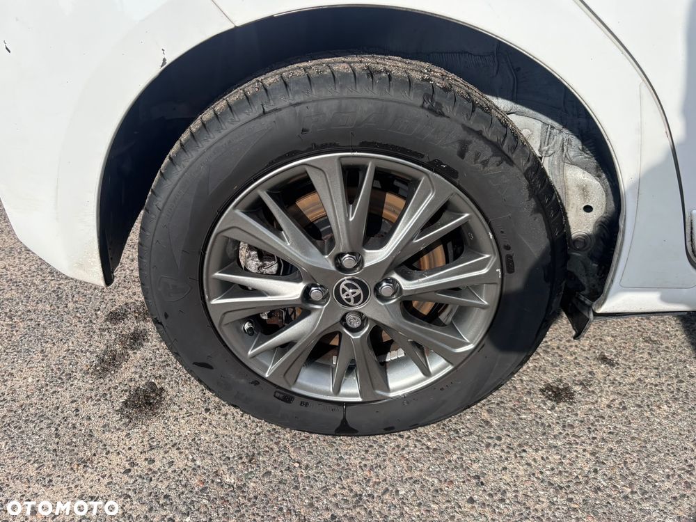 Toyota Yaris Hybrid 100 Active - 22