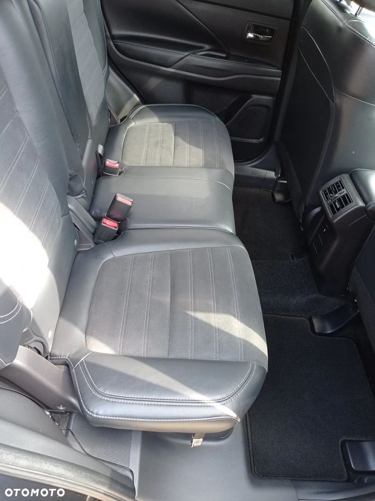 Mitsubishi Outlander - 13