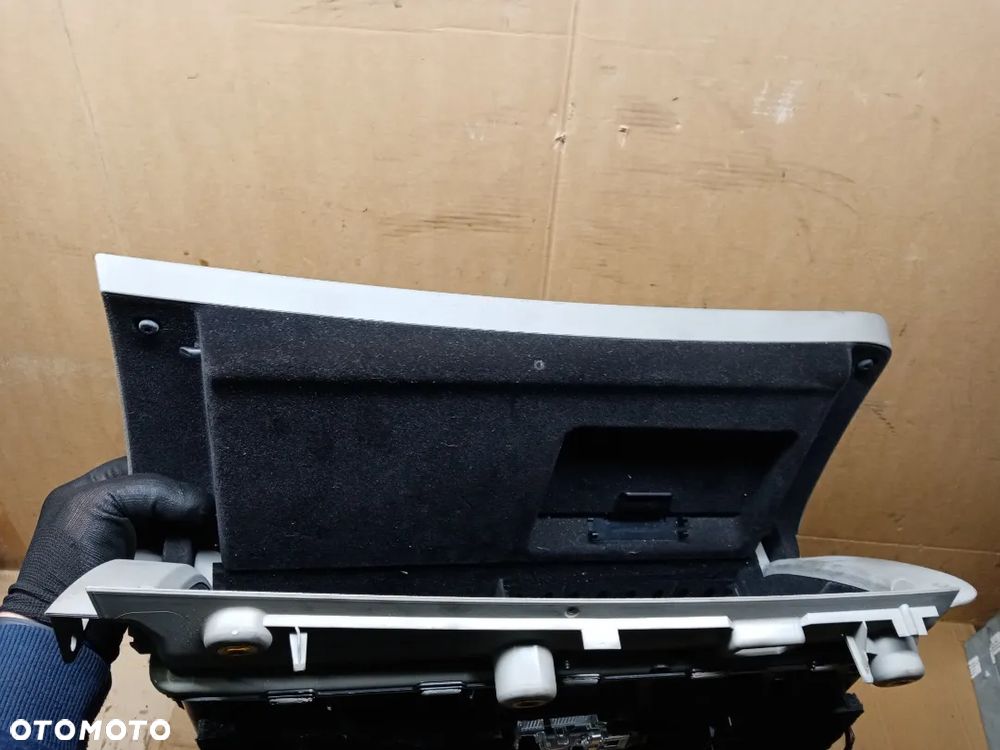 Schowek pasażera Audi A6 C6 Europa 4F1857035E - 5