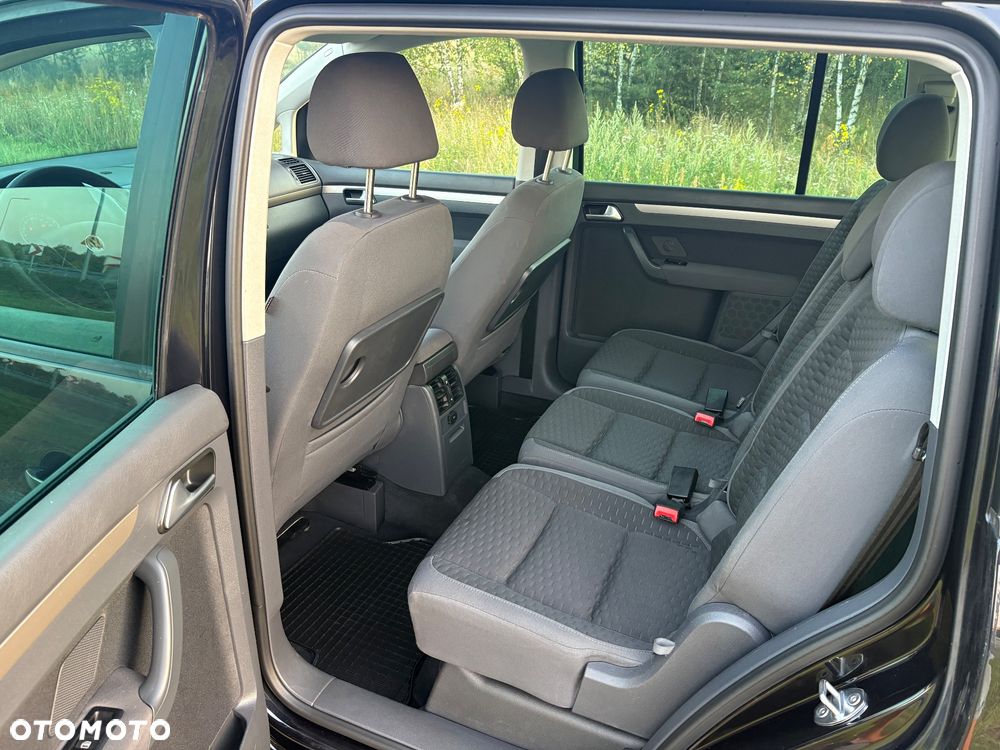 Volkswagen Touran - 24