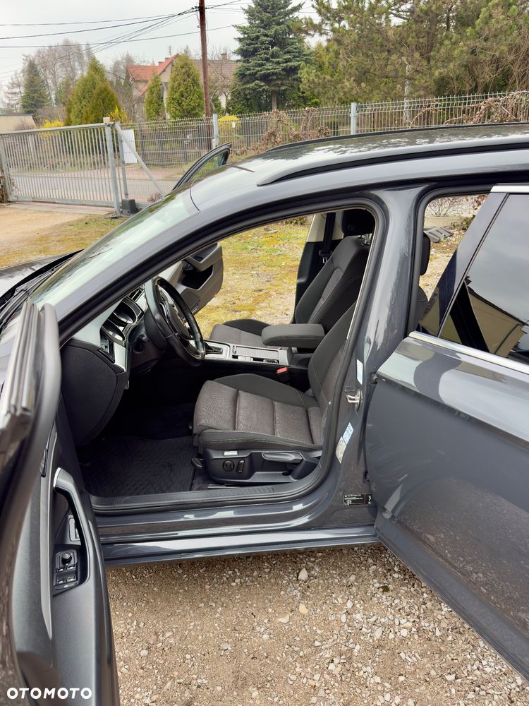 Volkswagen Passat - 16