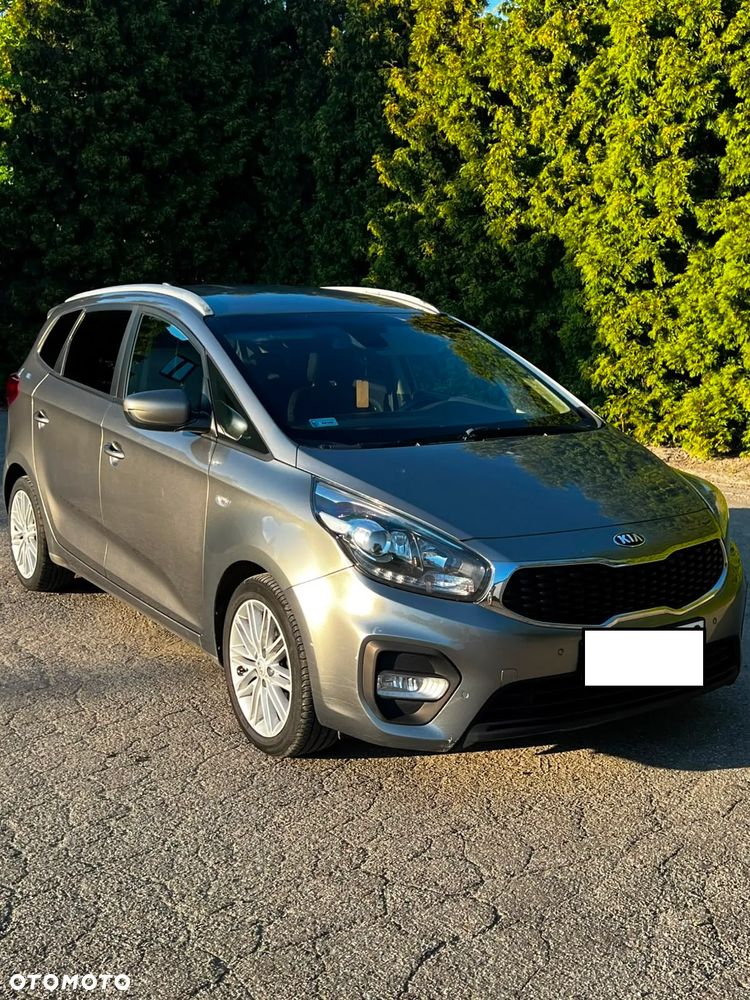 Kia Carens - 1