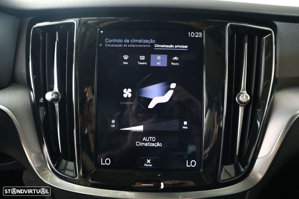 Volvo V60 2.0 D4 Momentum Geartronic - 26