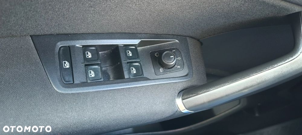 Volkswagen Touran - 24